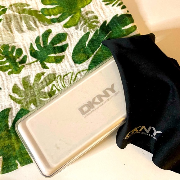 DKNY Clear/white Hard Glasses Case - Picture 1 of 10